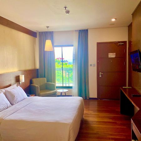 Oak Tree Emerald Hotel & Coventions Semarang Ngoại thất bức ảnh