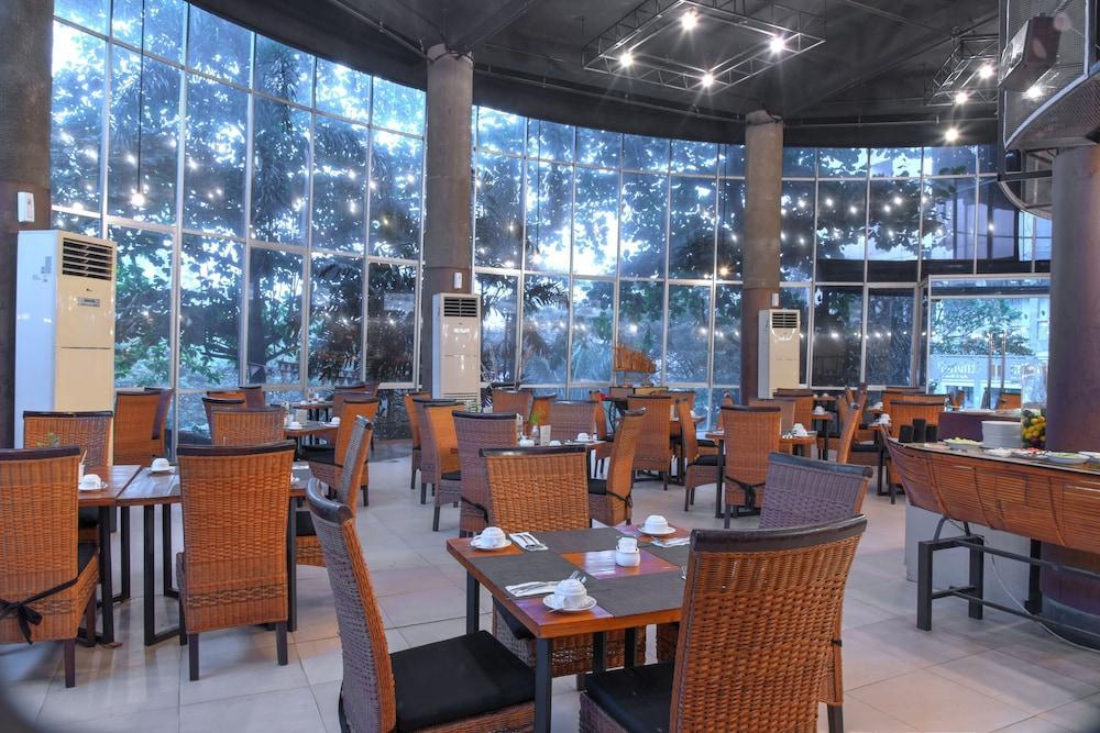 Oak Tree Emerald Hotel & Coventions Semarang Ngoại thất bức ảnh
