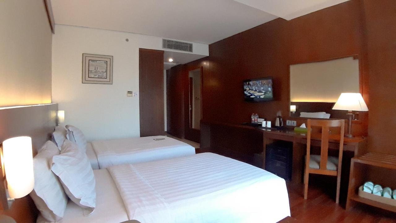 Oak Tree Emerald Hotel & Coventions Semarang Ngoại thất bức ảnh