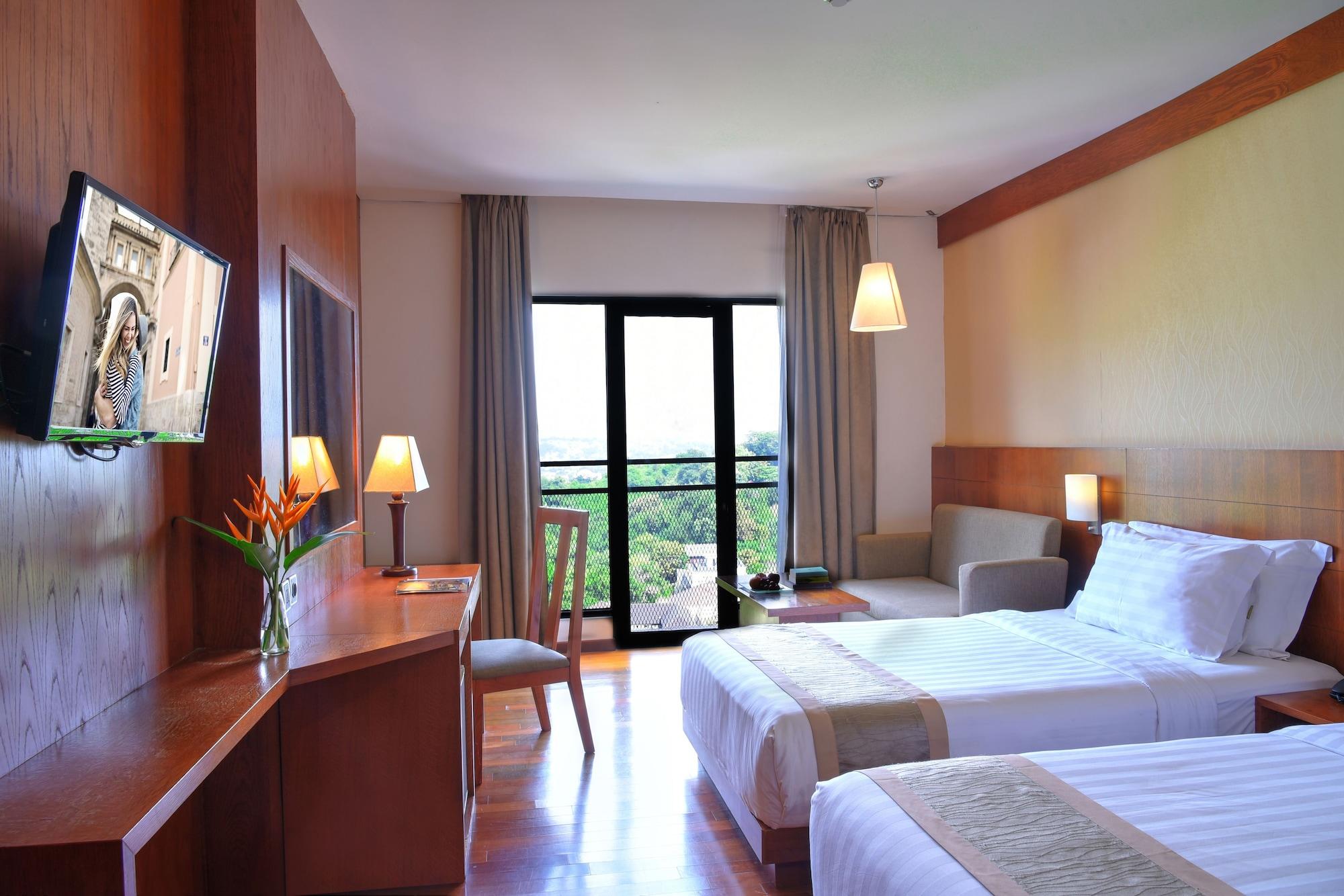 Oak Tree Emerald Hotel & Coventions Semarang Ngoại thất bức ảnh