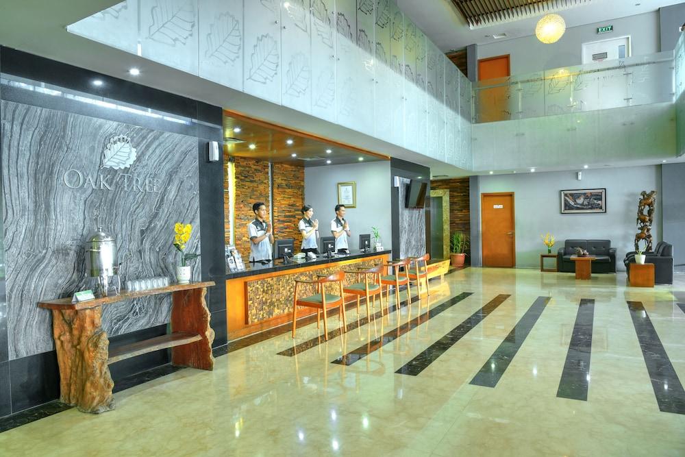 Oak Tree Emerald Hotel & Coventions Semarang Ngoại thất bức ảnh
