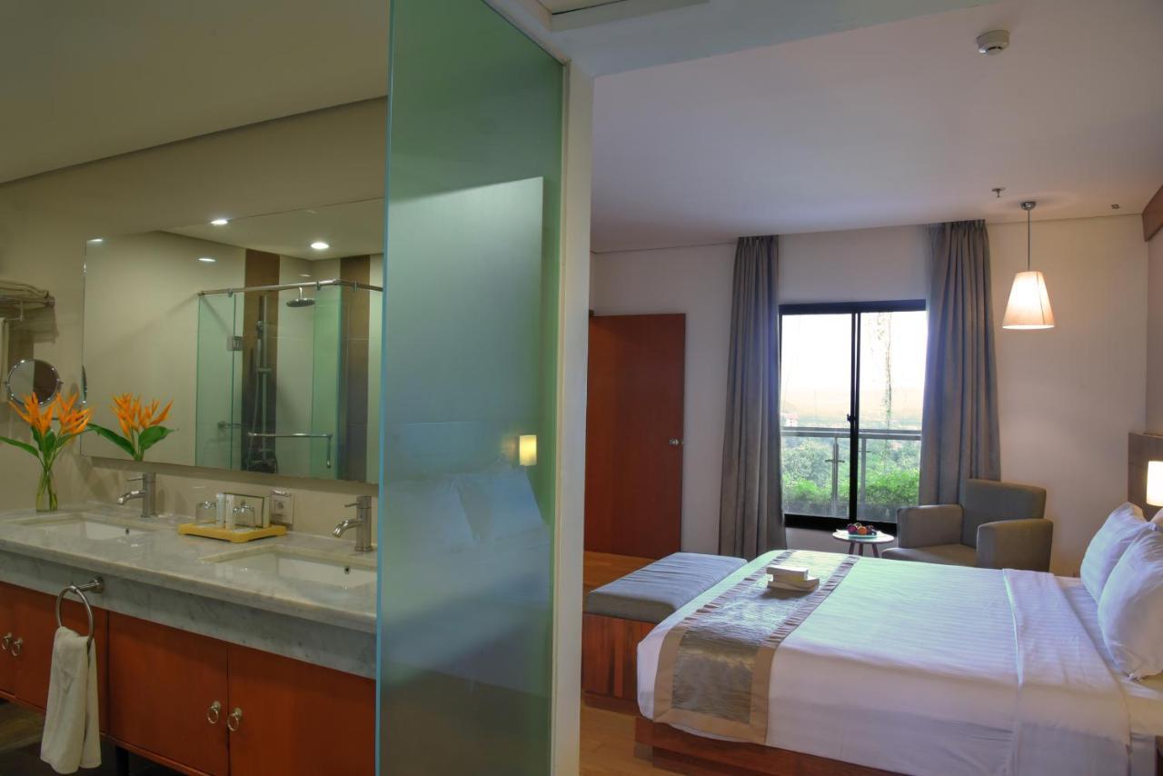 Oak Tree Emerald Hotel & Coventions Semarang Ngoại thất bức ảnh