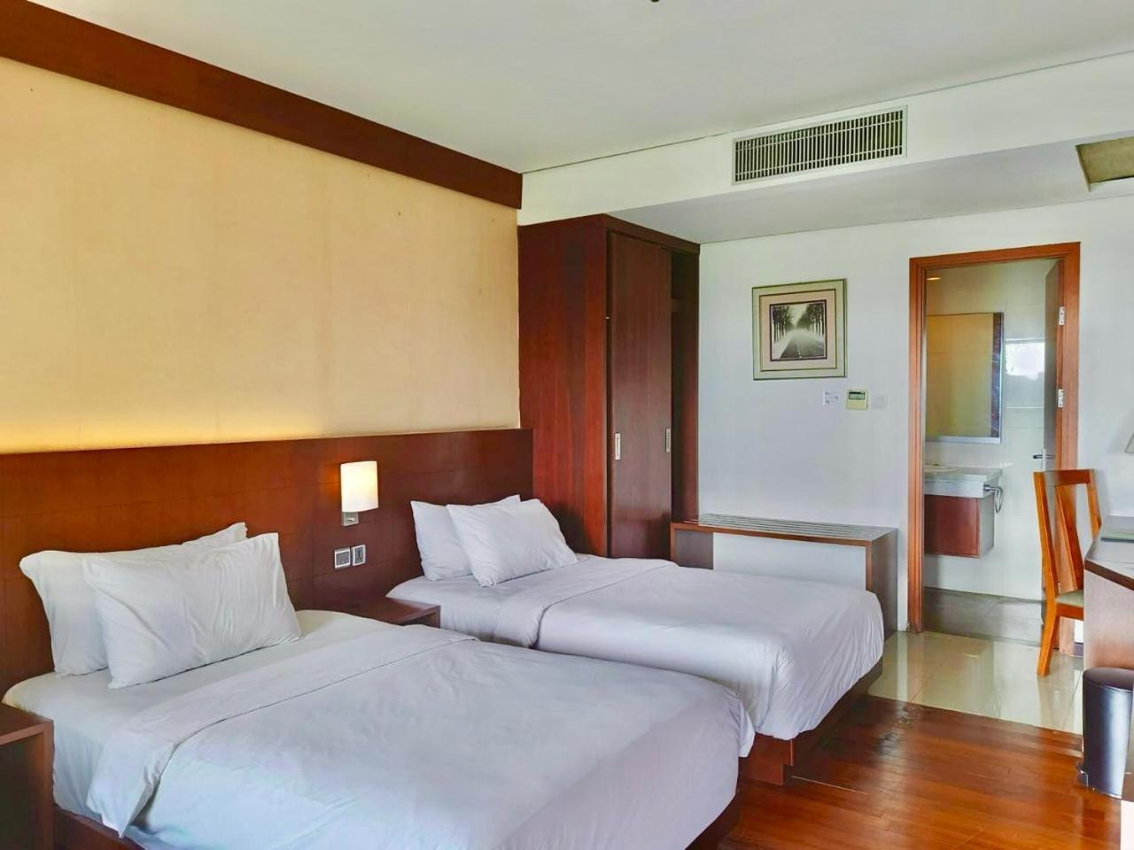 Oak Tree Emerald Hotel & Coventions Semarang Ngoại thất bức ảnh
