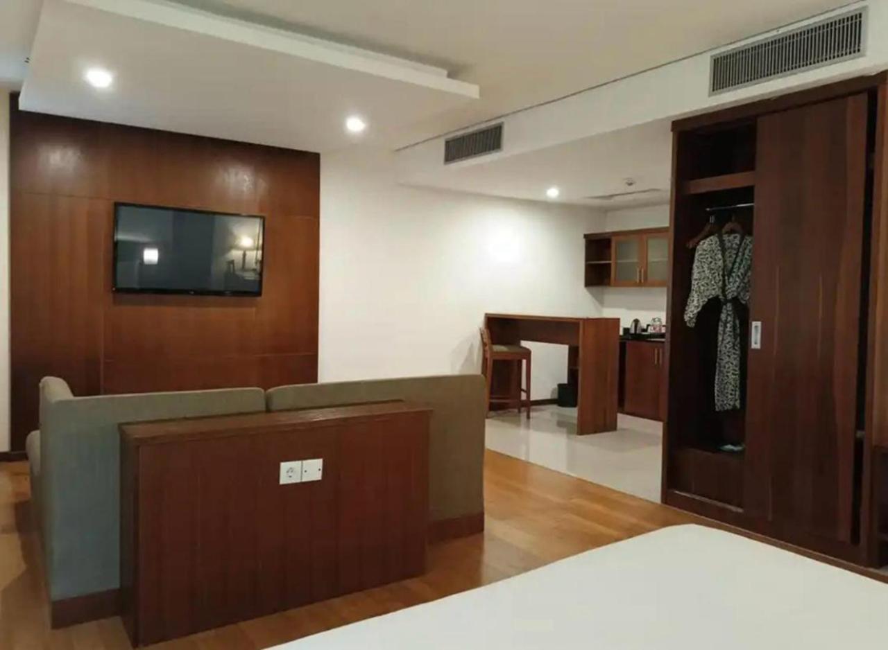 Oak Tree Emerald Hotel & Coventions Semarang Ngoại thất bức ảnh