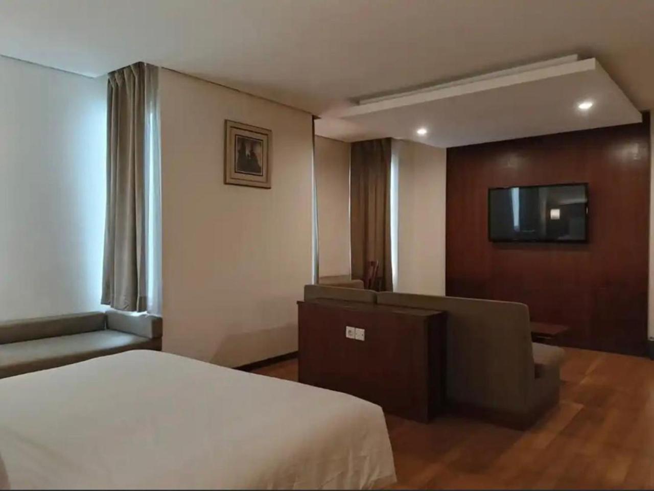 Oak Tree Emerald Hotel & Coventions Semarang Ngoại thất bức ảnh