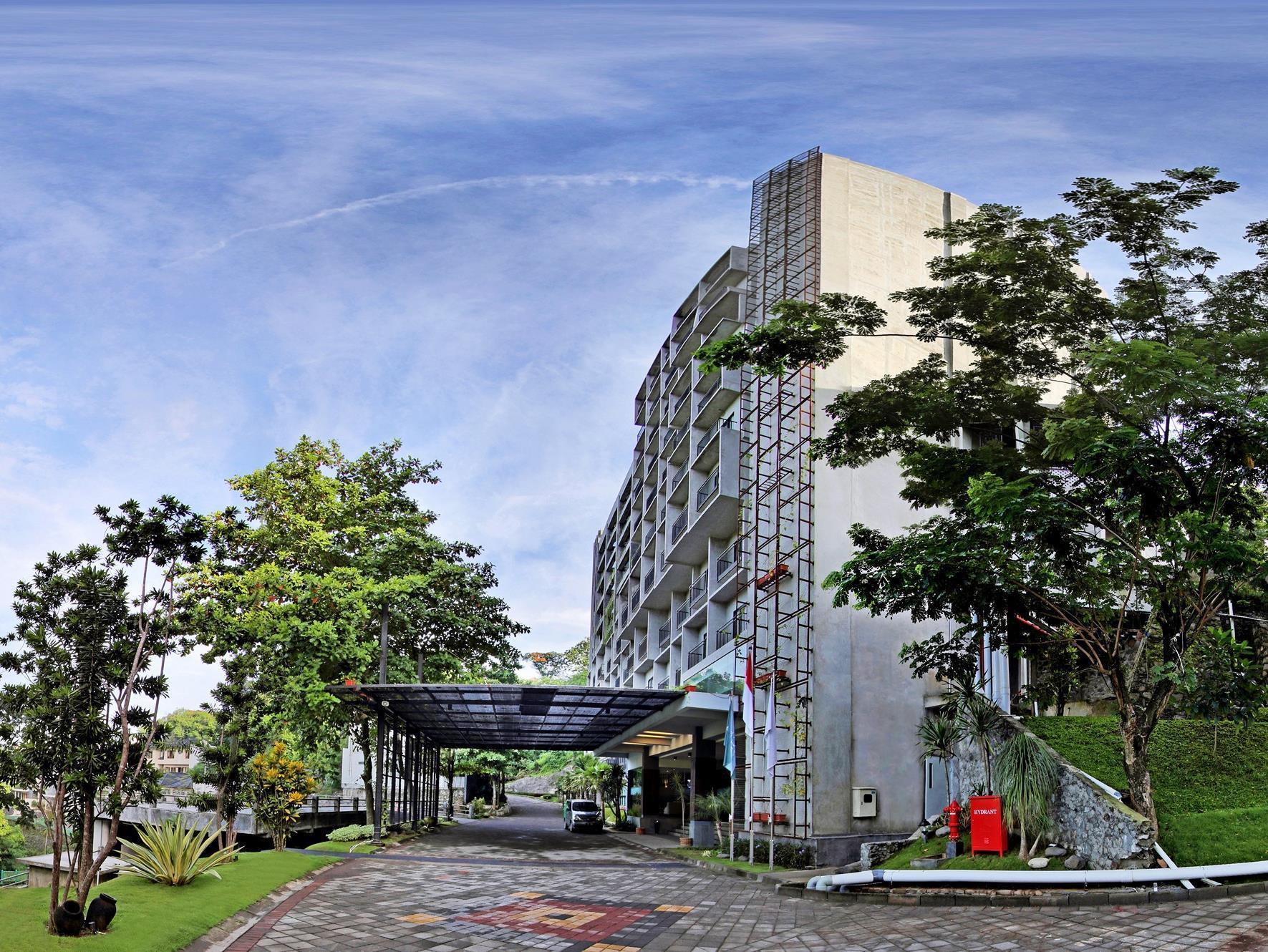 Oak Tree Emerald Hotel & Coventions Semarang Ngoại thất bức ảnh
