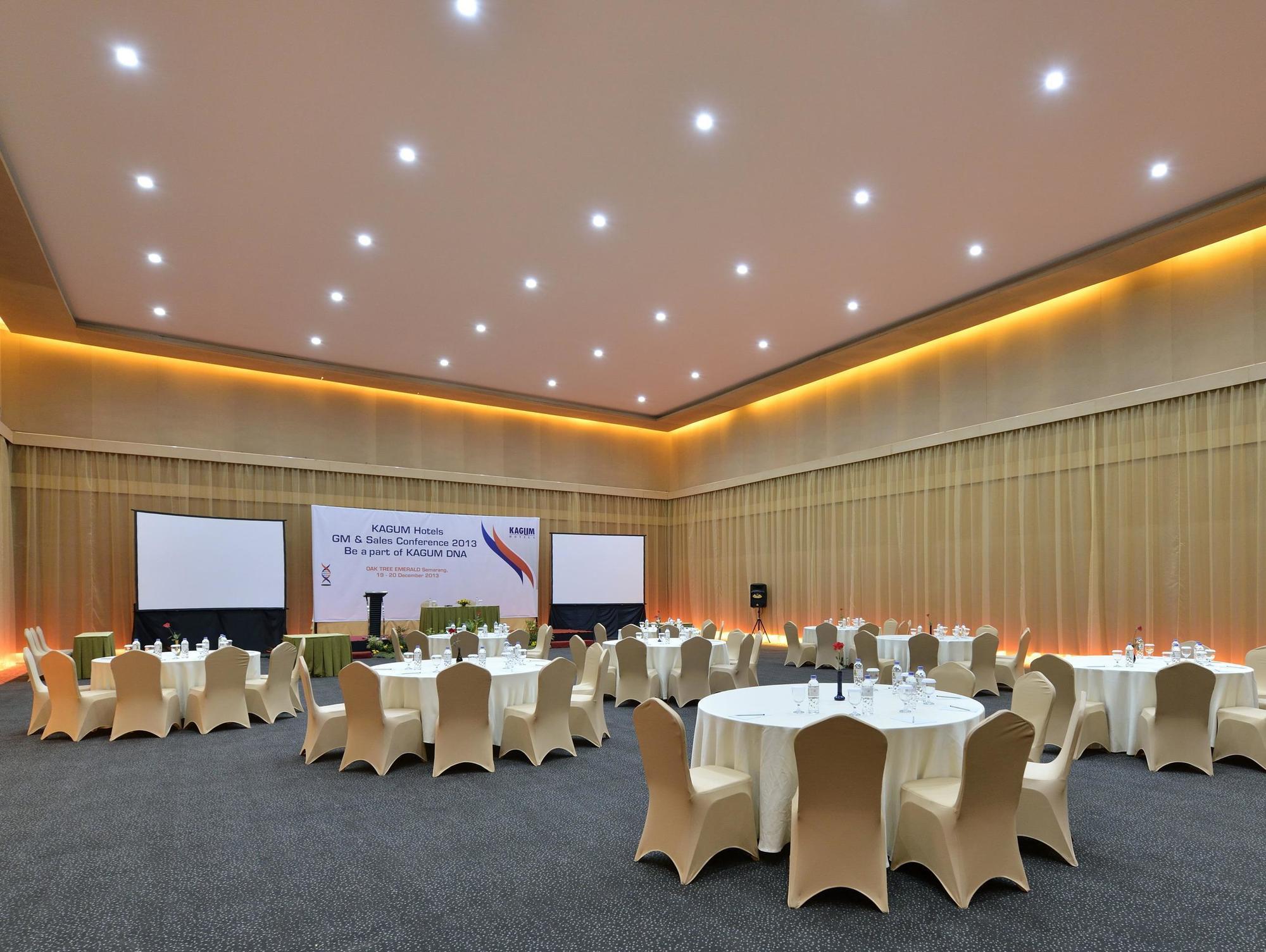 Oak Tree Emerald Hotel & Coventions Semarang Ngoại thất bức ảnh