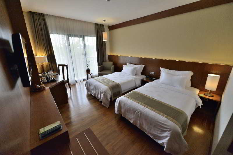 Oak Tree Emerald Hotel & Coventions Semarang Ngoại thất bức ảnh