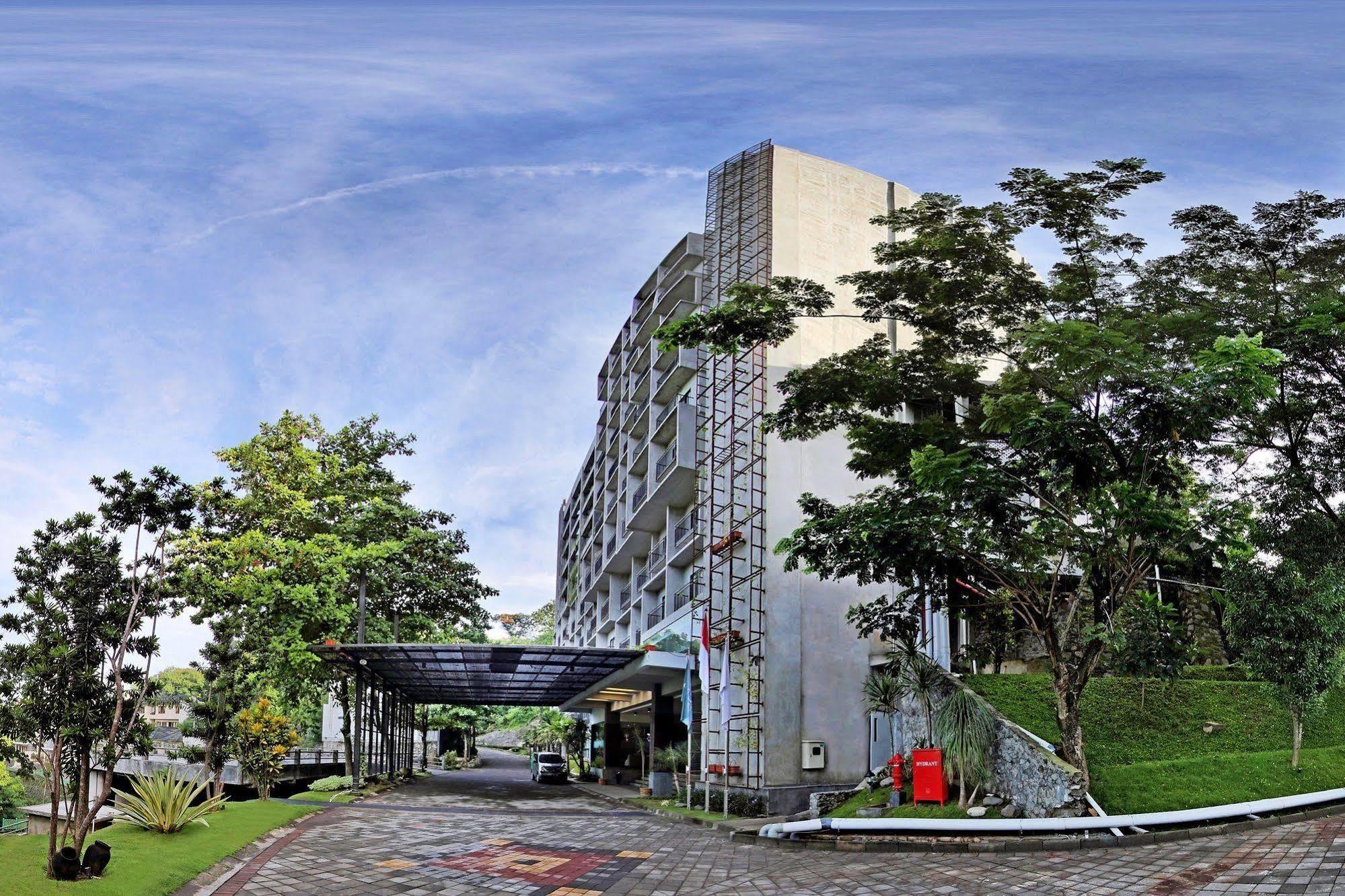 Oak Tree Emerald Hotel & Coventions Semarang Ngoại thất bức ảnh