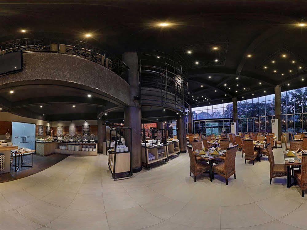 Oak Tree Emerald Hotel & Coventions Semarang Ngoại thất bức ảnh