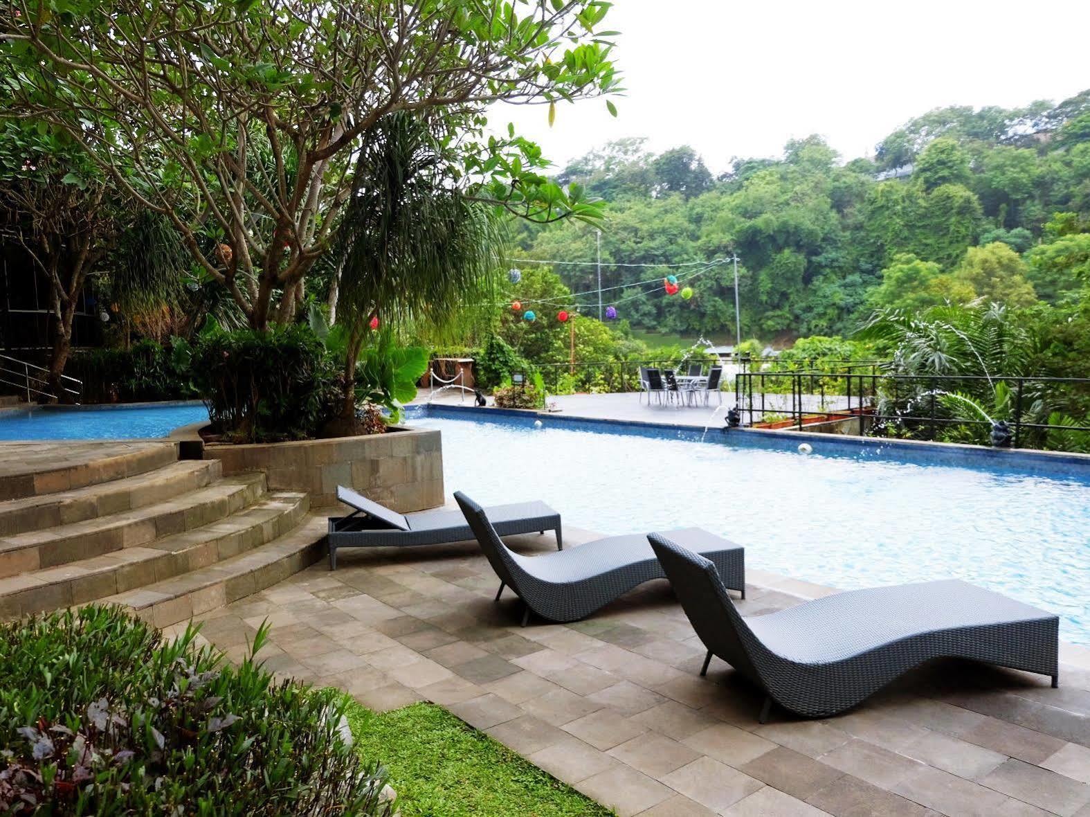 Oak Tree Emerald Hotel & Coventions Semarang Ngoại thất bức ảnh