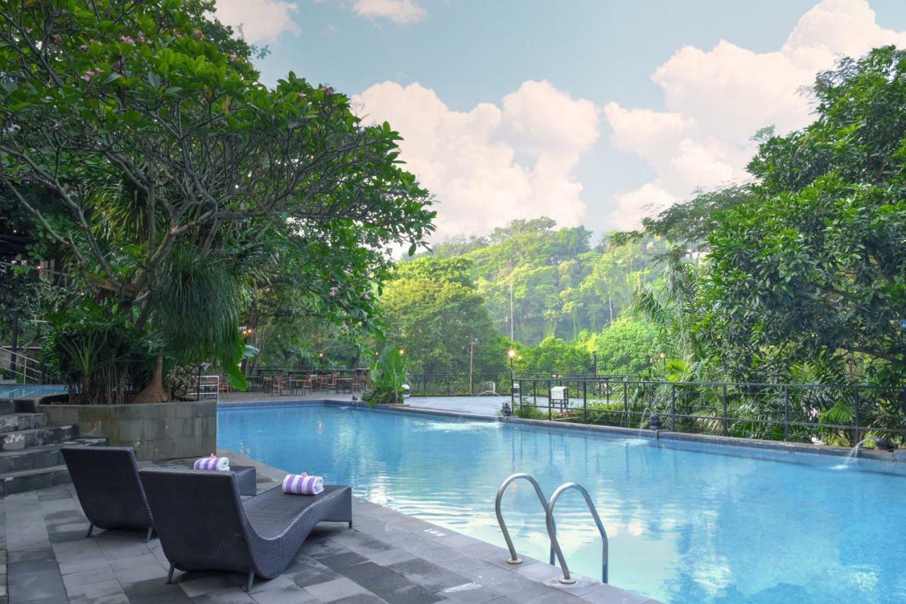 Oak Tree Emerald Hotel & Coventions Semarang Ngoại thất bức ảnh