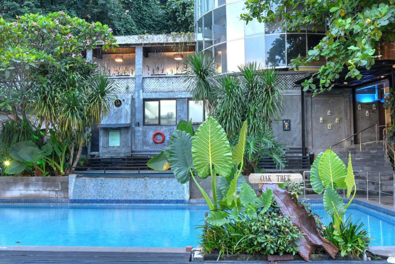 Oak Tree Emerald Hotel & Coventions Semarang Ngoại thất bức ảnh