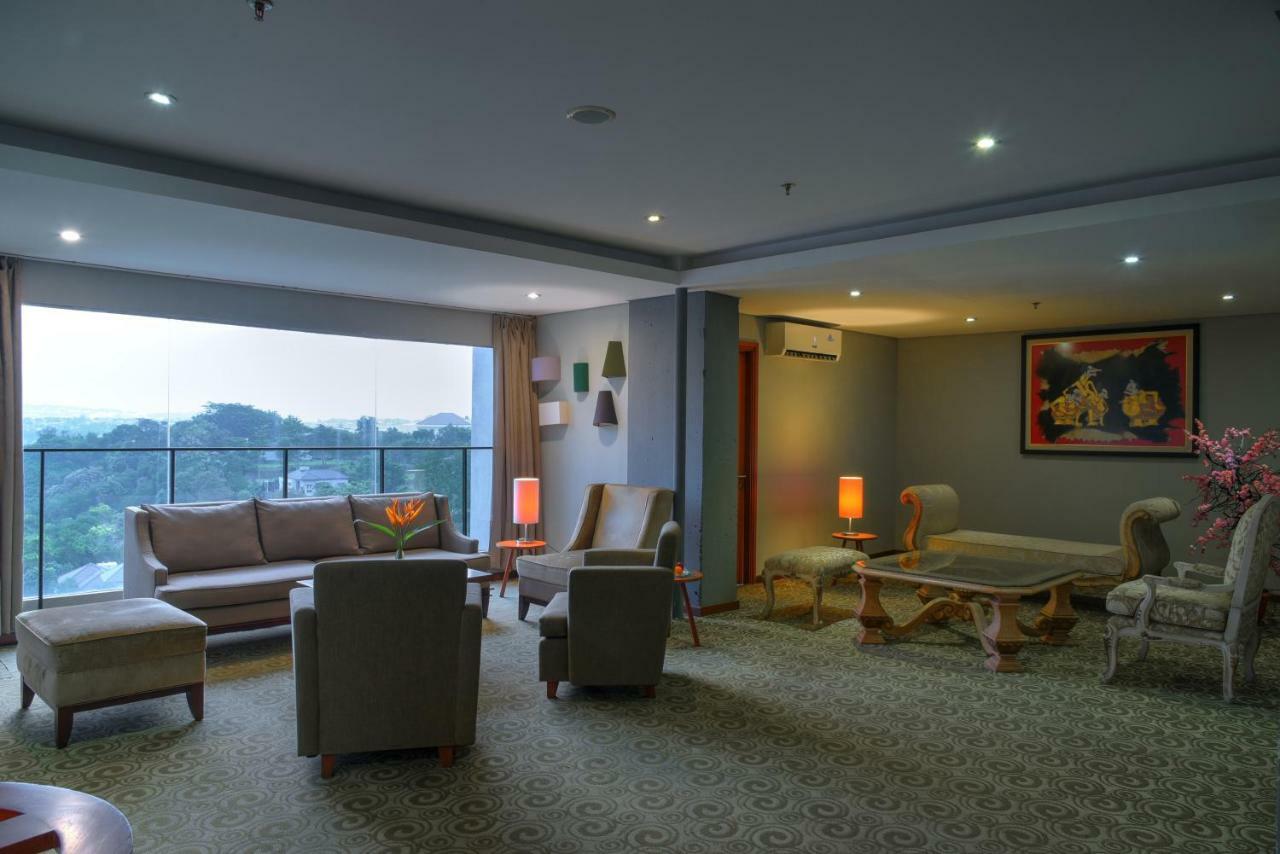 Oak Tree Emerald Hotel & Coventions Semarang Ngoại thất bức ảnh