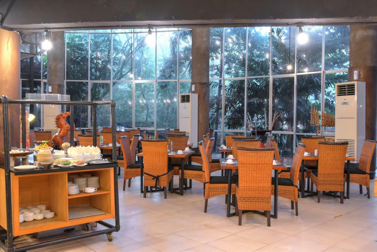 Oak Tree Emerald Hotel & Coventions Semarang Ngoại thất bức ảnh