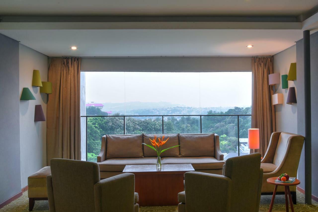 Oak Tree Emerald Hotel & Coventions Semarang Ngoại thất bức ảnh
