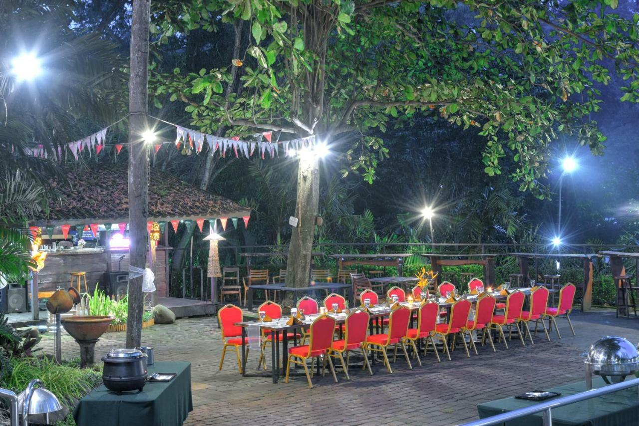 Oak Tree Emerald Hotel & Coventions Semarang Ngoại thất bức ảnh