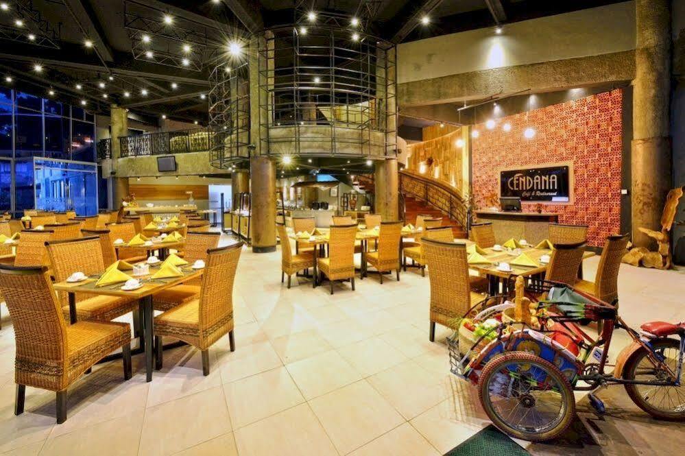 Oak Tree Emerald Hotel & Coventions Semarang Ngoại thất bức ảnh